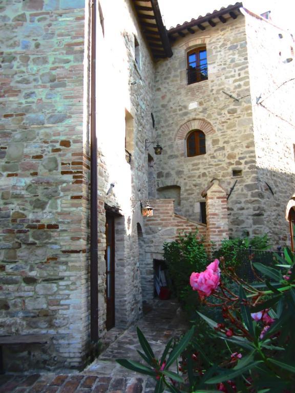 Gaglietole Castello Di Cisternaアパートホテル エクステリア 写真
